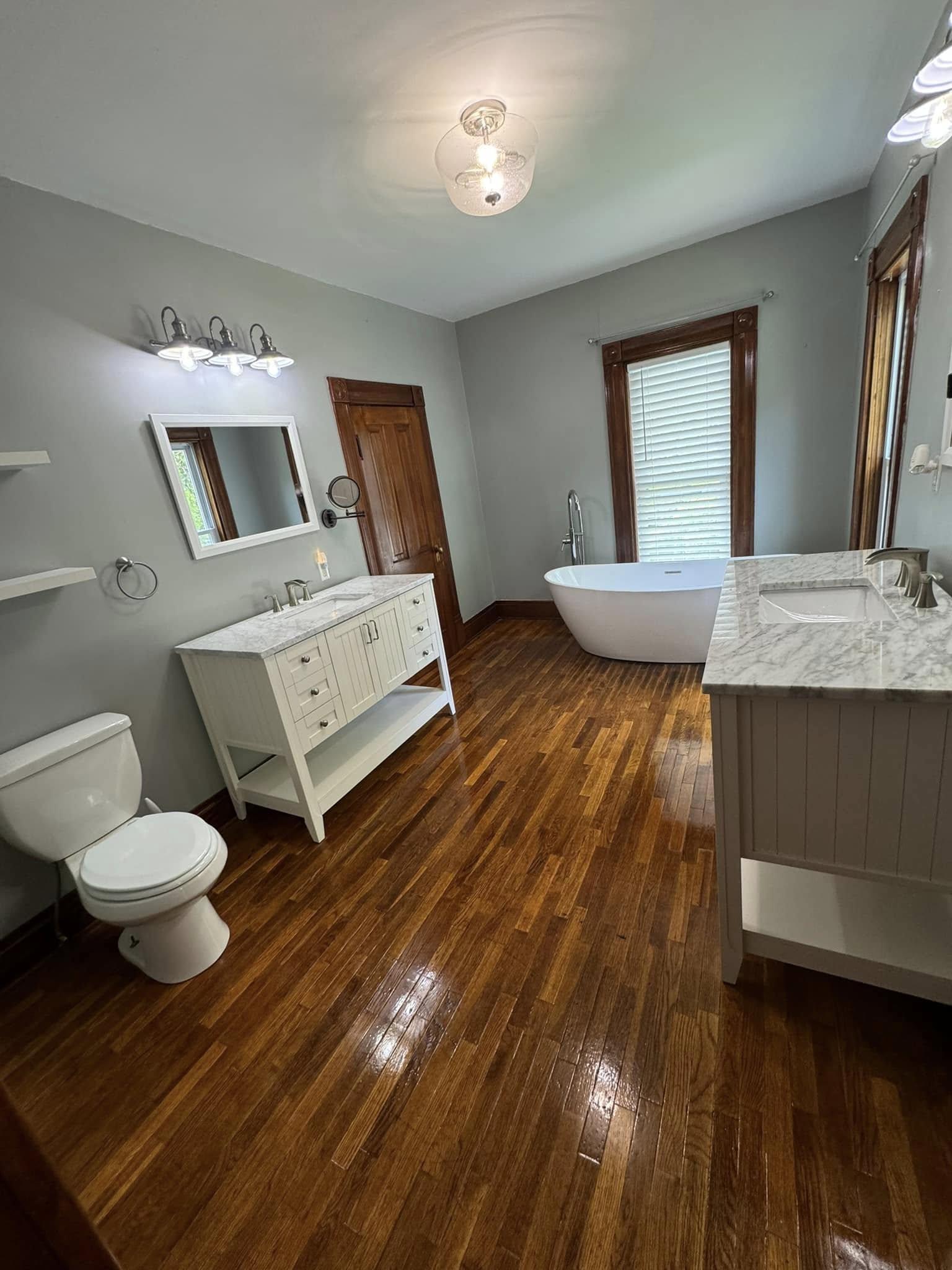 Luxury Bathroom · Deep Clean